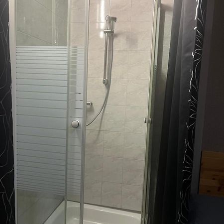 Hipokratios 3 Zimmer Mit Gemeinschaft Wc Fürth Eksteriør billede