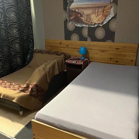 Hipokratios 3 Zimmer Mit Gemeinschaft Wc Fürth Eksteriør billede