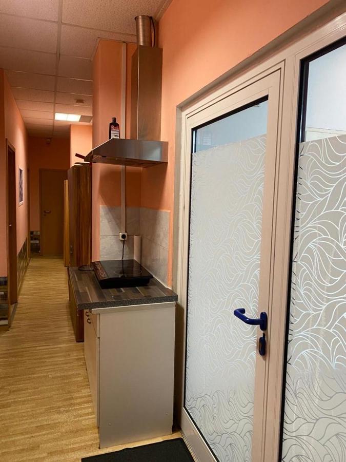 Hipokratios 3 Zimmer Mit Gemeinschaft Wc Fürth Eksteriør billede